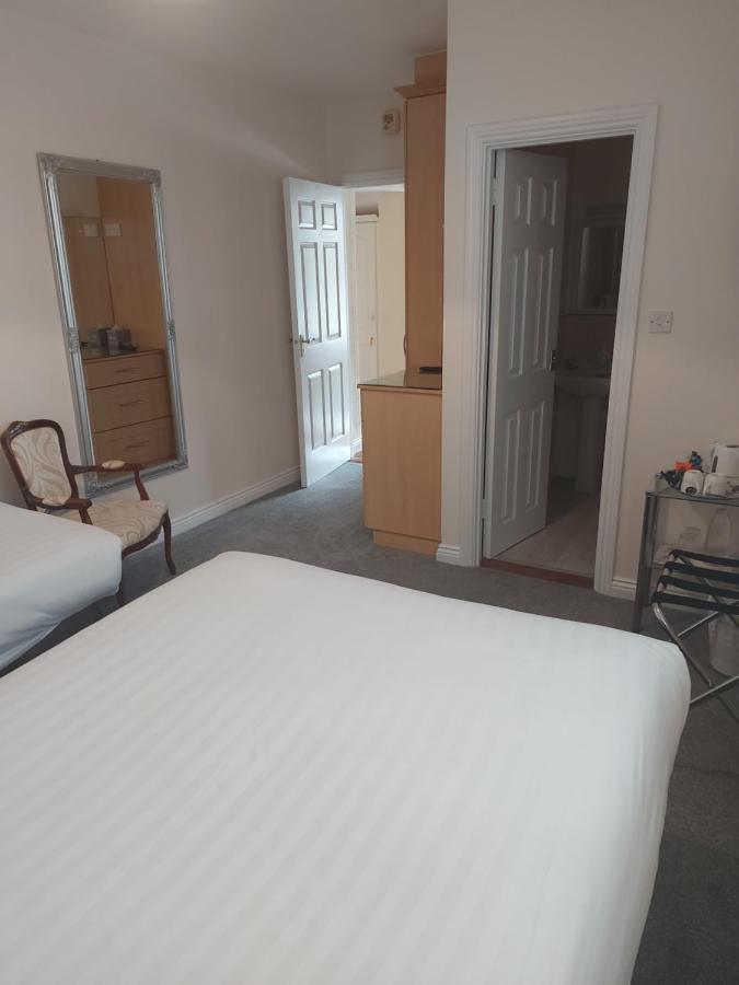 Twin Room with Shower