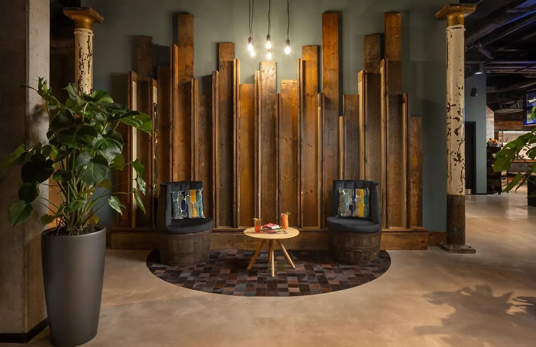 Moxy Cork-1
