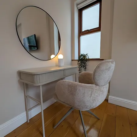 Crawford House - Scholarlee Living Apartments-2